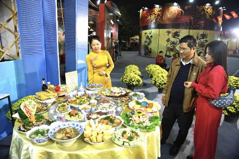 Khám phá cỗ Tết miền Trung - miền Nam: Những sắc thái văn hóa và khát vọng