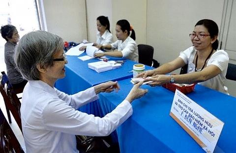 Những trường hợp nào bị tạm dừng và chấm dứt hưởng lương hưu?