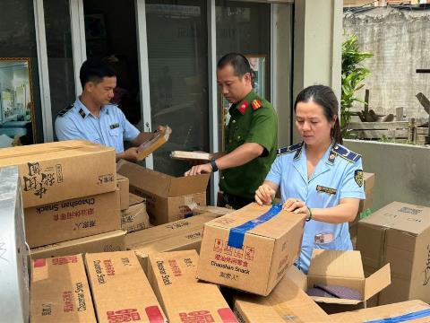 Tiêu huỷ hơn 1.000 bánh trung thu do nước ngoài sản xuất
