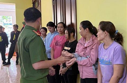 Bắt hơn 20 người trong công ty sản xuất thuốc giả 