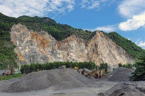 Quảng Bình: Công nhân mỏ đá tử vong trong lúc khai thác đá