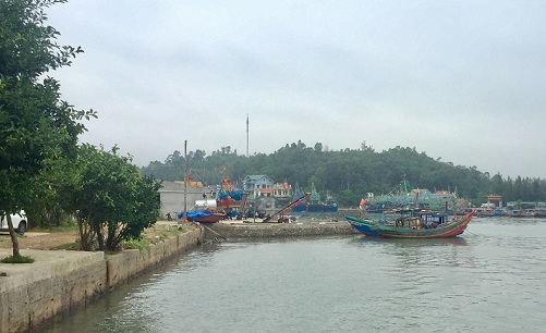 Không hiểu sao công trình cầu cảng xây dựng trái phép của anh Trần Huy Hoàng vẫn được UBND huyện Quỳnh Lưu mặc nhiên cho tồn tại đến bây giờ?