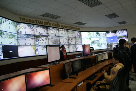 Trung tâm điều khiển giao thông Hà Nội (PC67), Phòng CSGT, Công an Thành phố Hà Nội là nơi tiếp nhận và ghi lại hình ảnh phương tiện giao thông vi phạm.